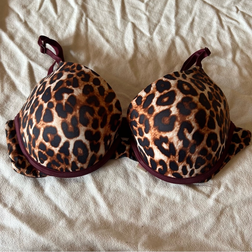 - Pink Wear Everywhere Push Up Pigeonnant  red and leopard print bra. Size 34C
